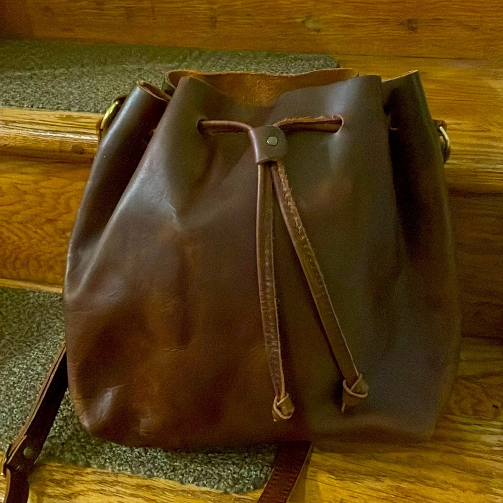 AP Lava Portland Leather Large Bucket Bag